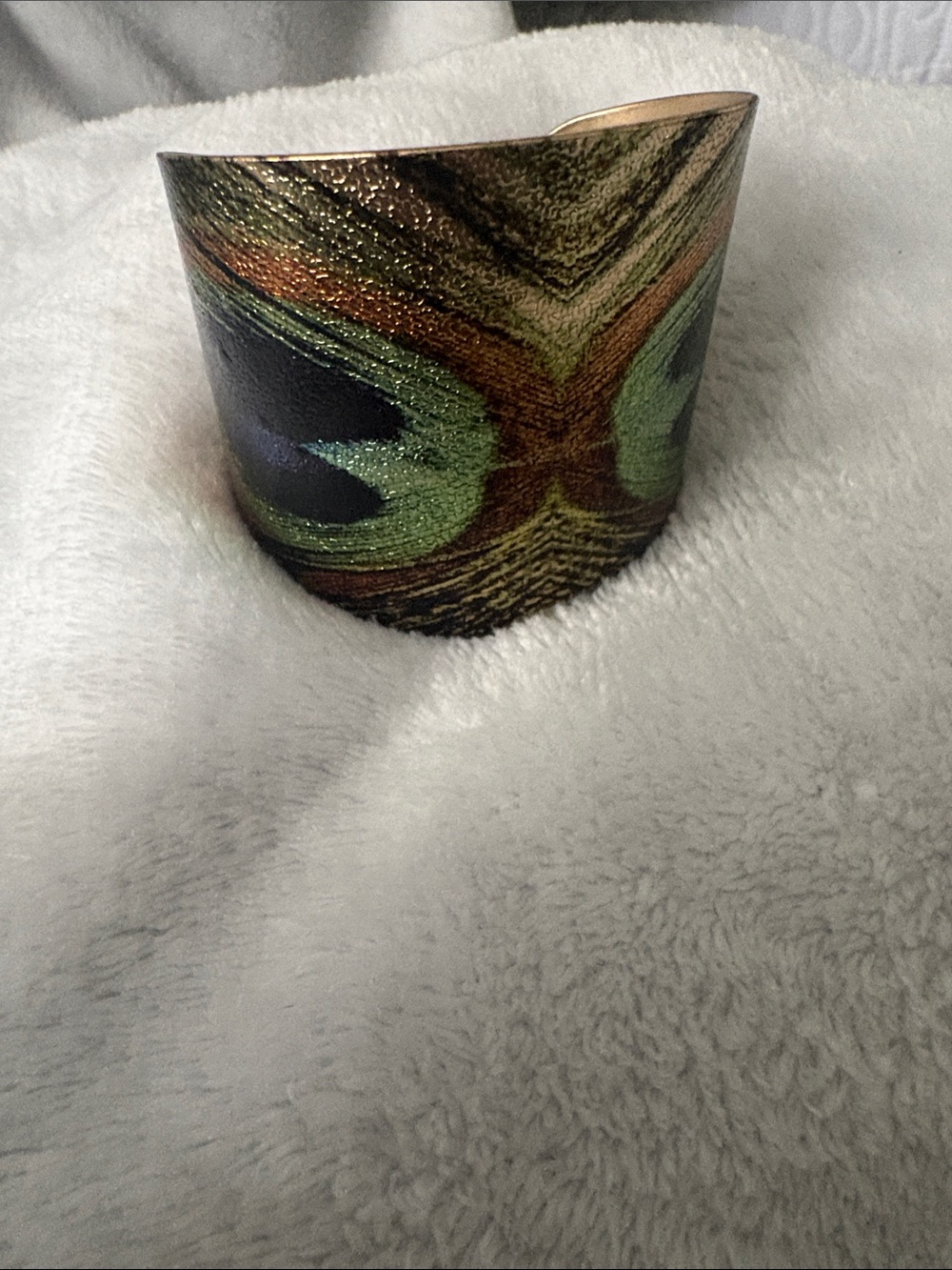 Peacock-Pattern Leather Cuff Bracelet in Green and Brown